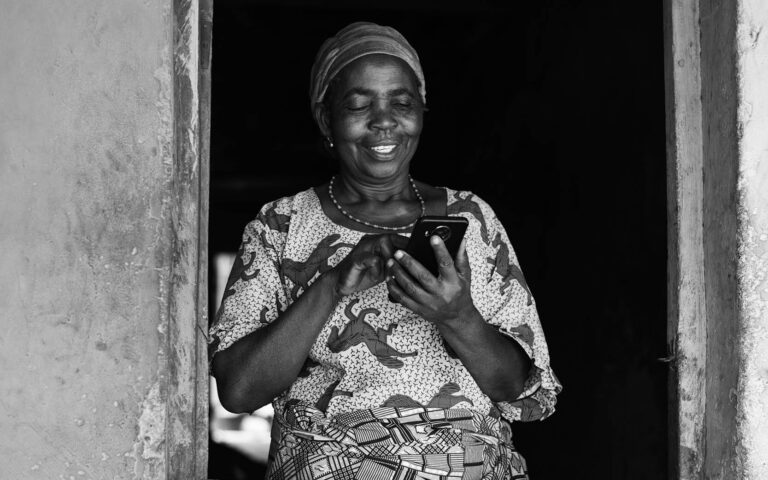 african-woman-using-her-smart-phone